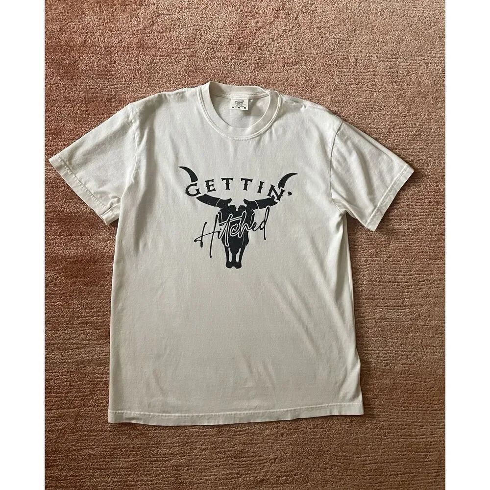 Comfort Colors Gettin Hitched Western Graphic Tee Size M Beige Unisex